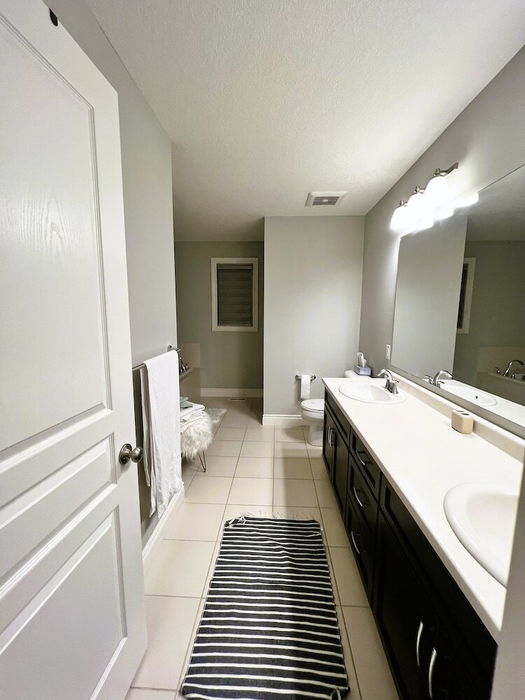 Фото Spacious Private Comfortable Home