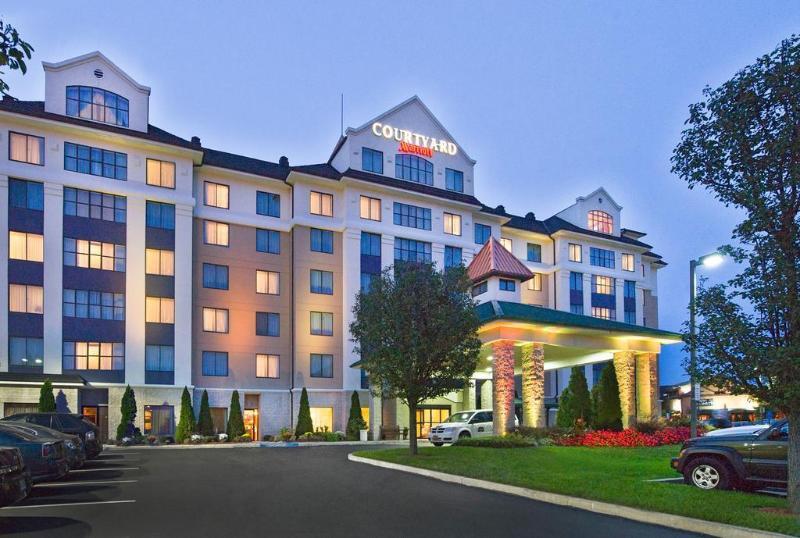 Фото Courtyard by Marriott Long Island MacArthur Airport