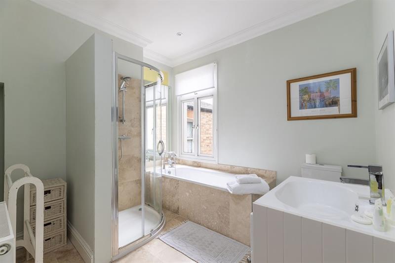 Фото Altido Charming 3 bed house with a rooftop terrace