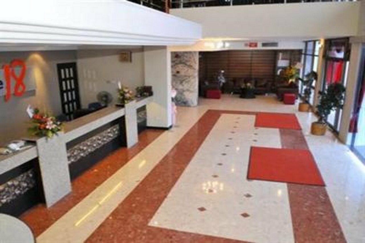 Фото Lodge 18 Hotel