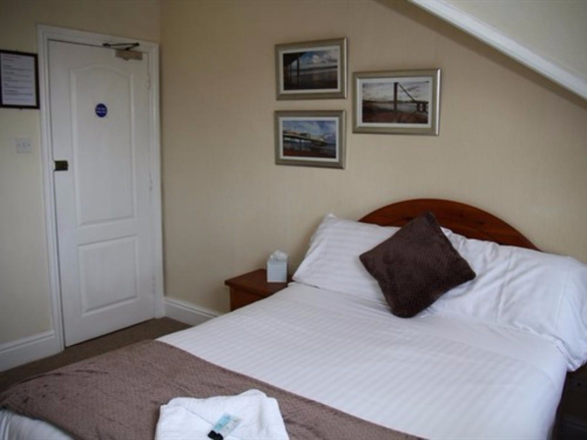 Фото Lowdens Guest House