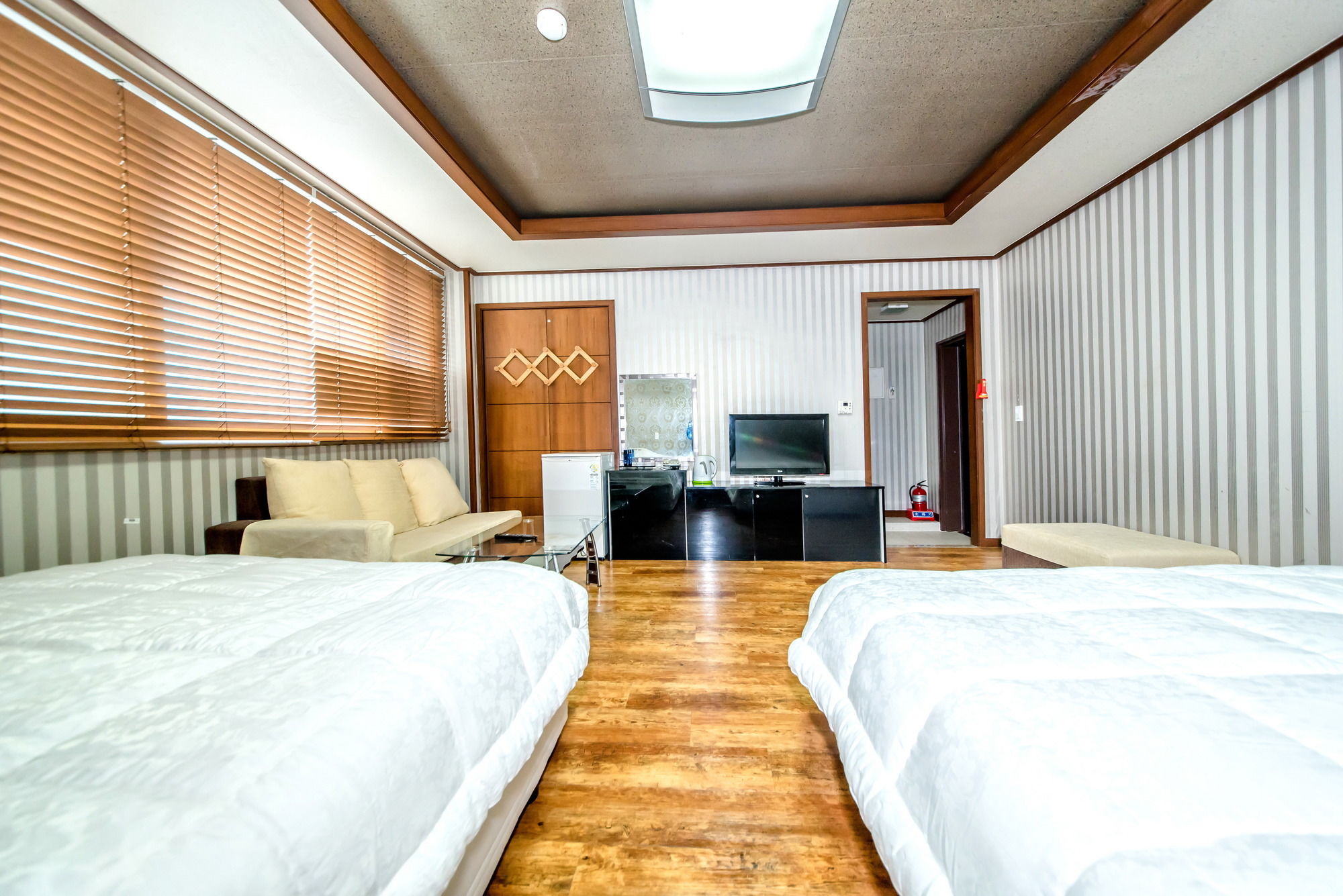 Фото Jeju International Hotel