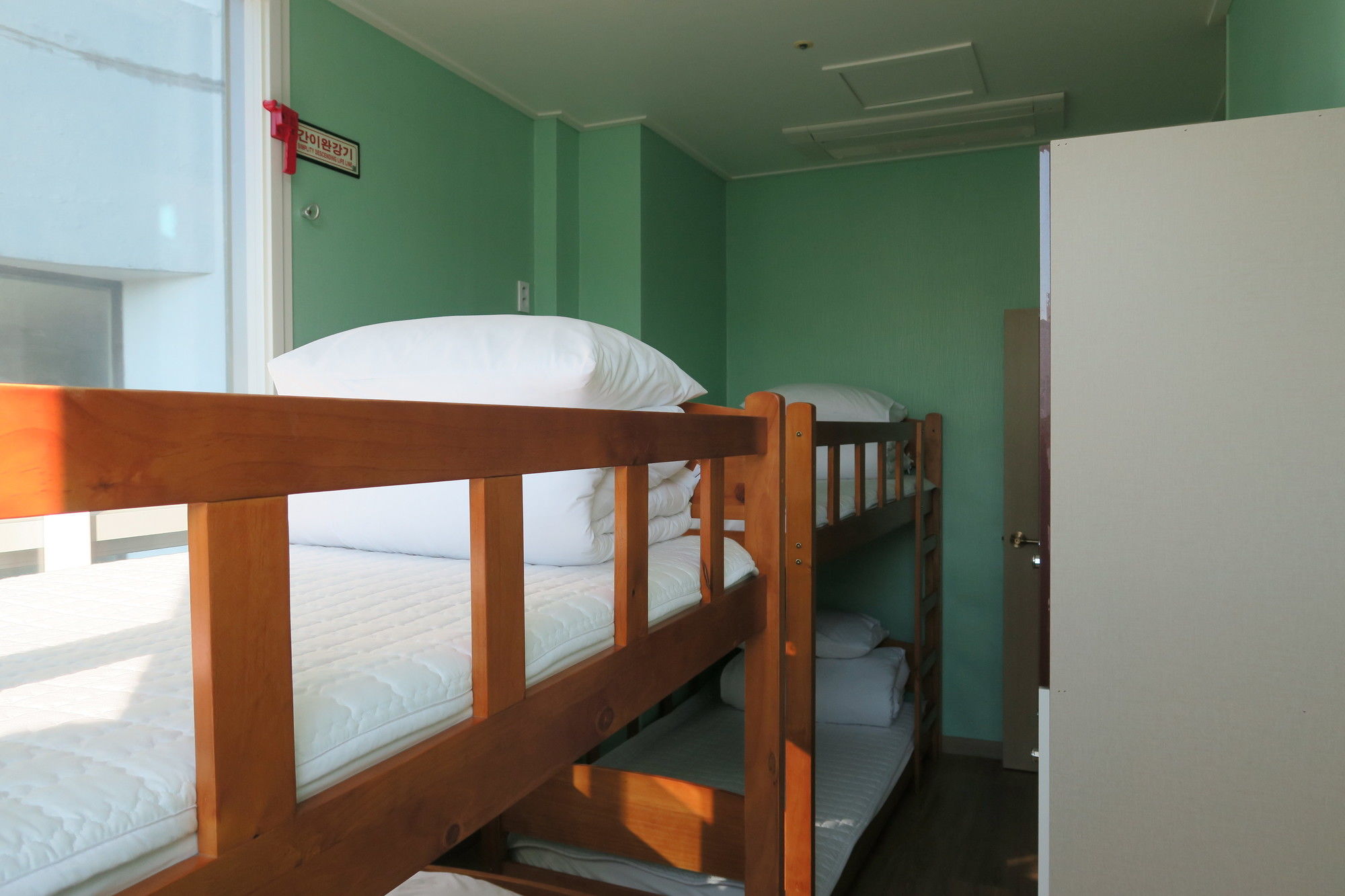 Фото Hyu+ Guest House - Hostel