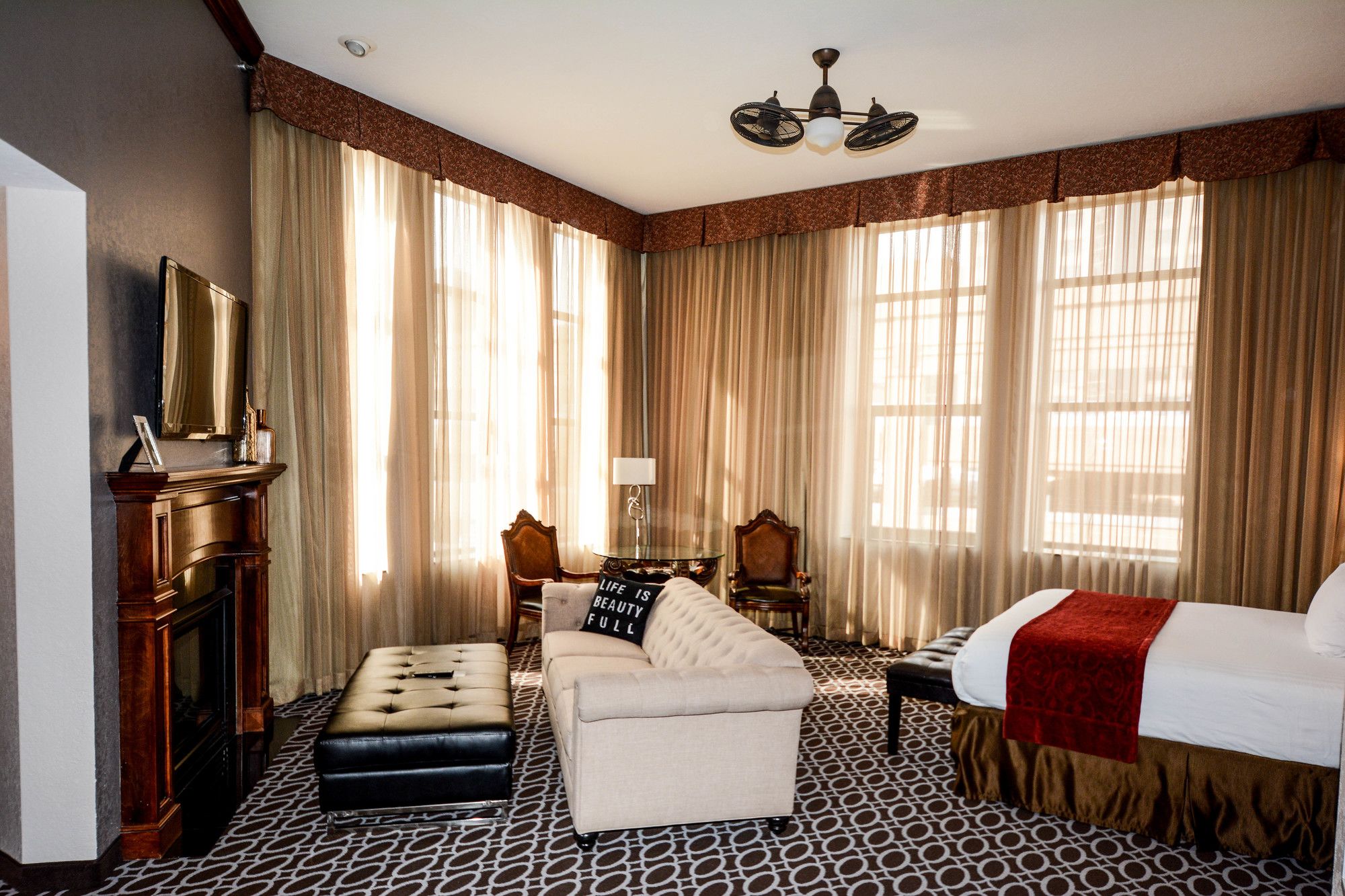 Фото Des Lux Hotel