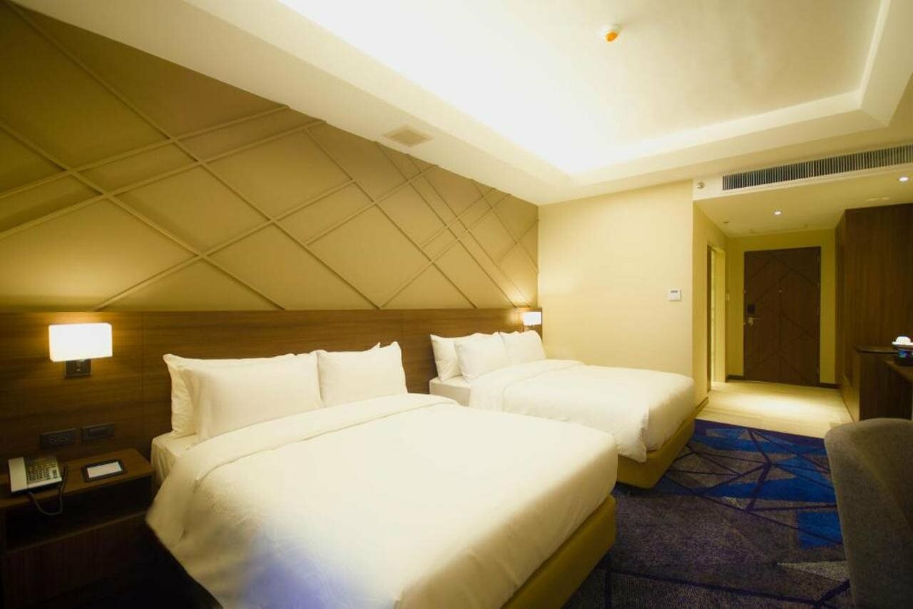 Фото Luxent Hotel