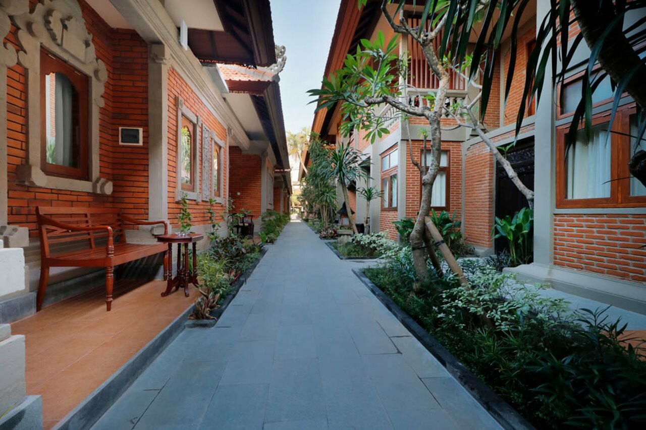 Фото Adi Dharma Hotel Legian