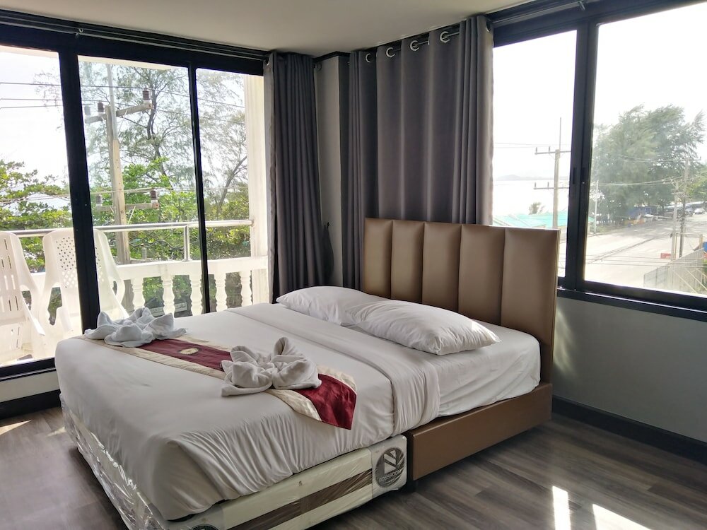 Фото Pimpimarn Beach Hotel