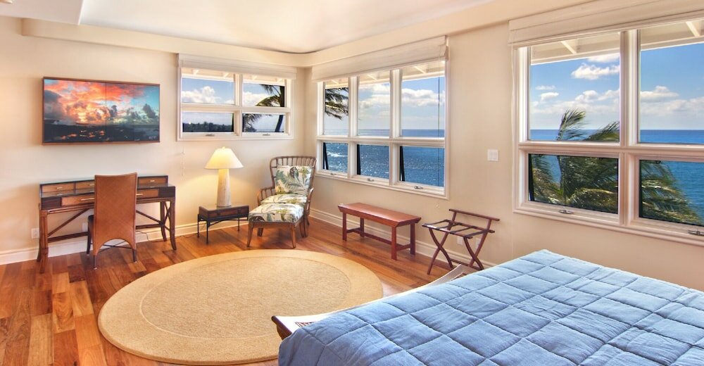 Фото Whalers Cove Oceanfront Resort