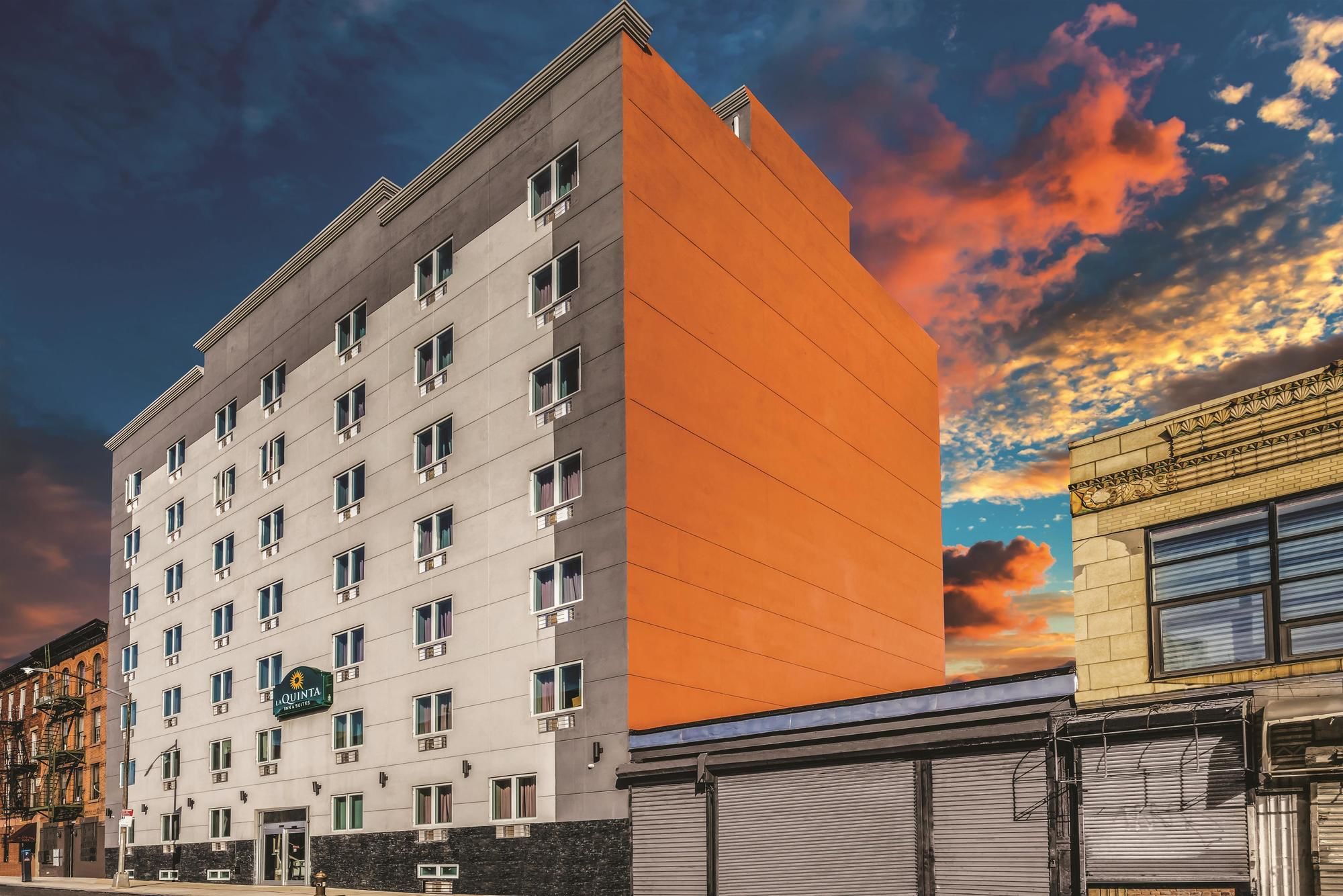 Фото La Quinta Inn & Suites by Wyndham Brooklyn Central