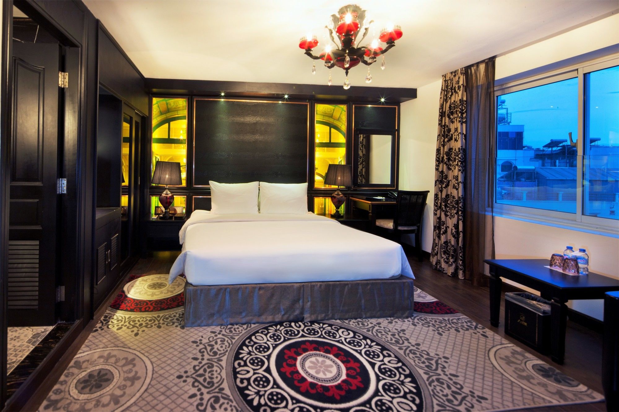 Фото California Saigon Hotel & Rooftop Pool