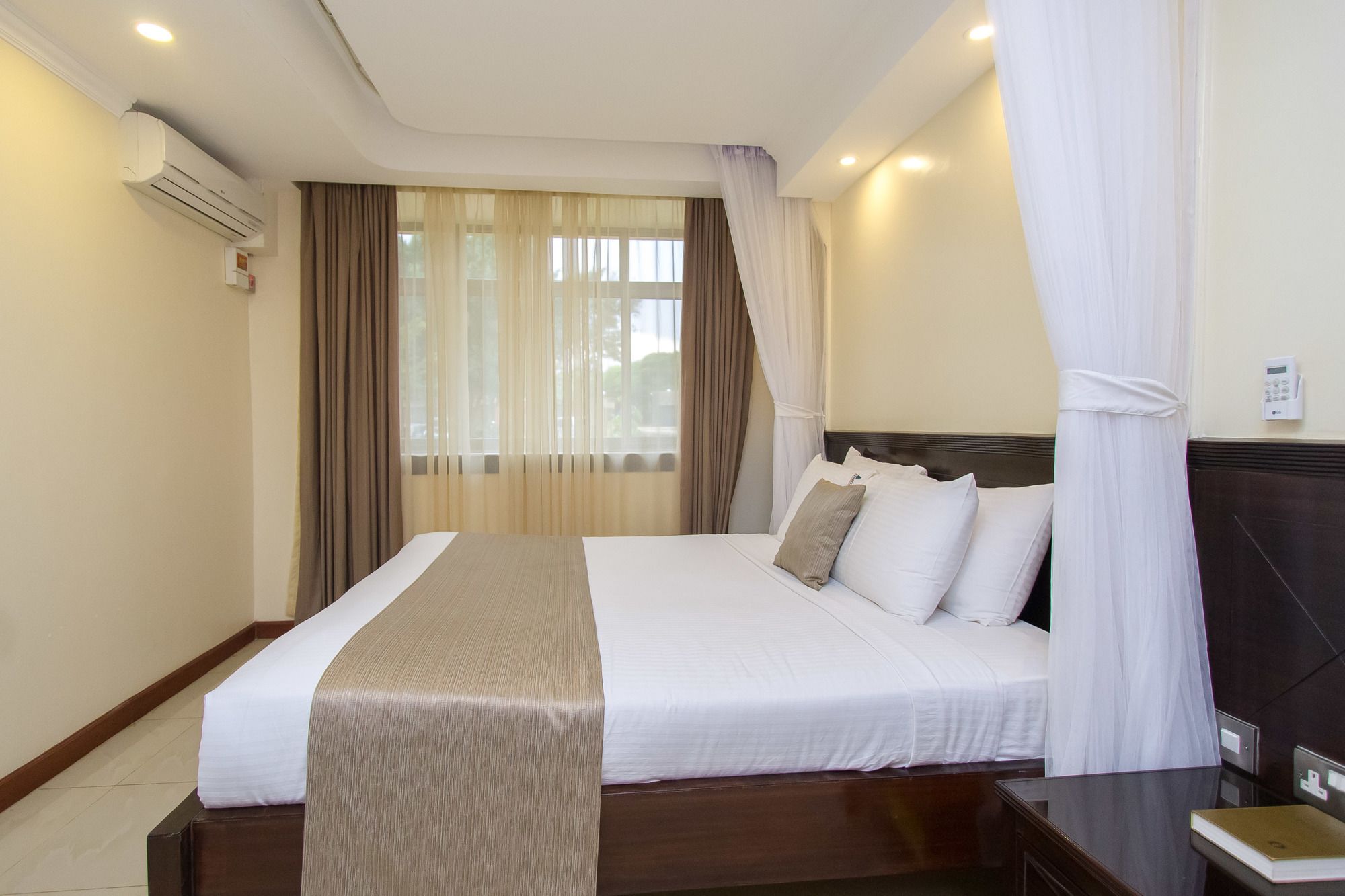 Фото Pinecone Hotel