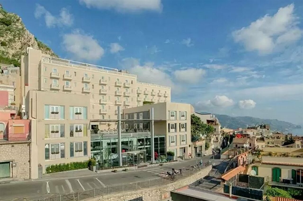 Фото отеля 2