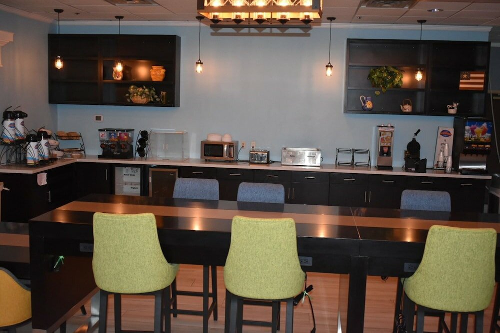 Фото Baymont by Wyndham East Windsor Bradley Airport