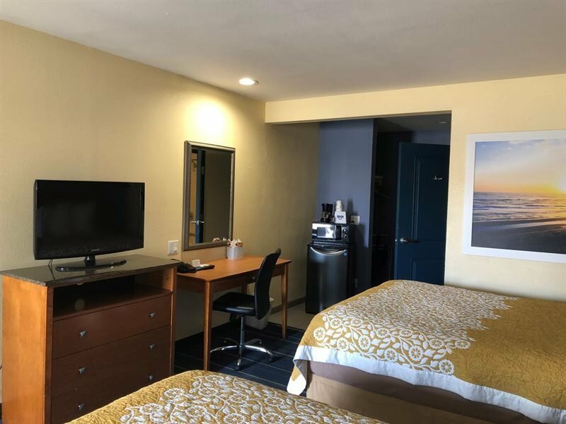 Фото Days Inn by Wyndham San Diego-East/El Cajon