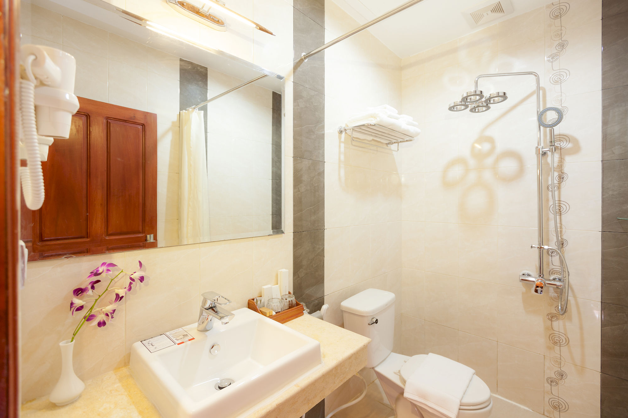 Фото Kirirom Crystal Hotel