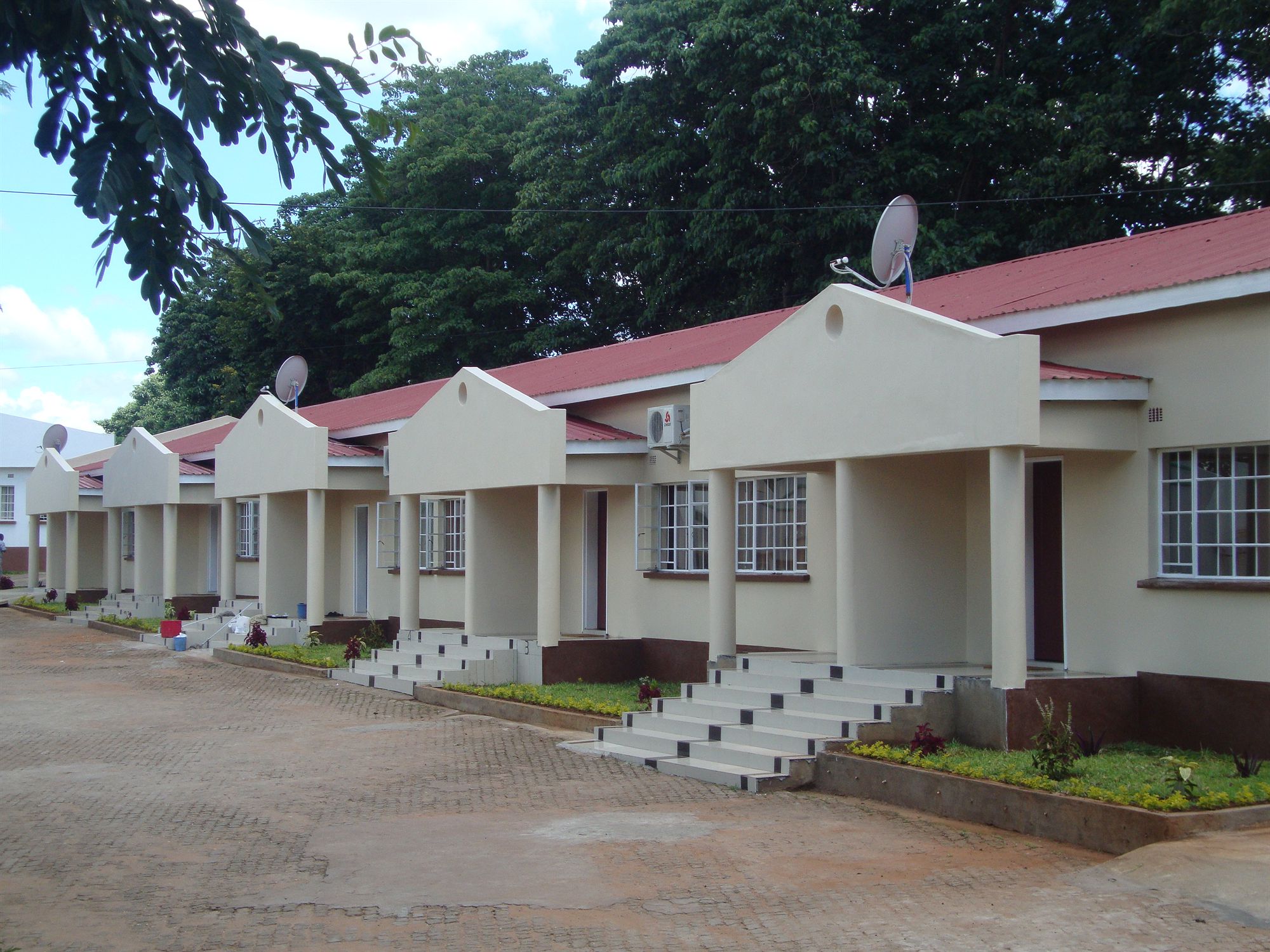 Фото Riverside Hotel and Conference Centre