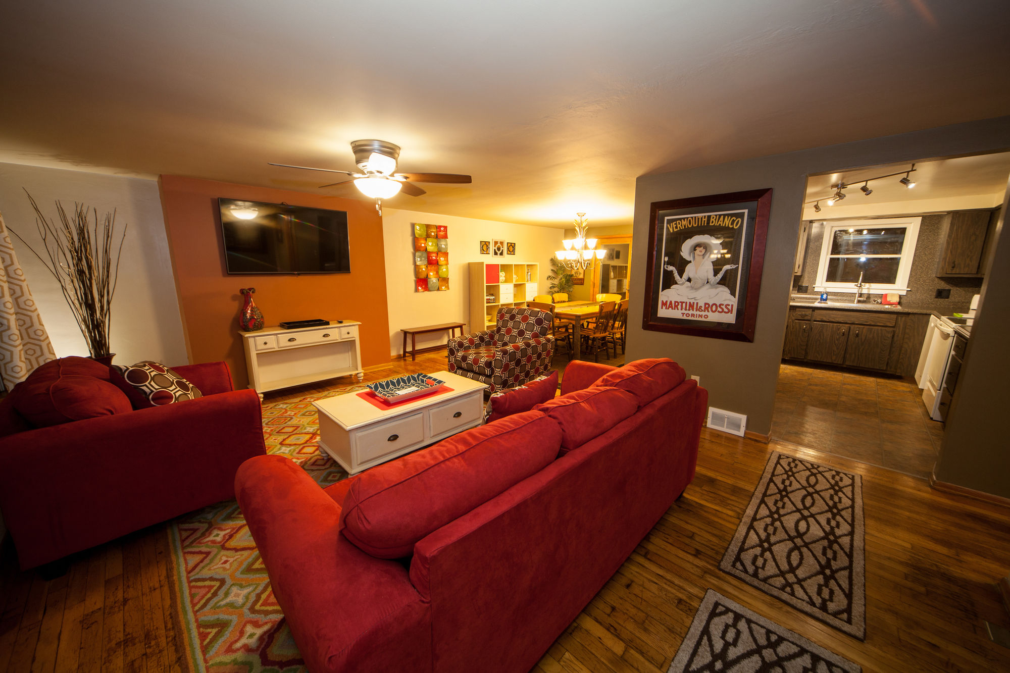 Фото Log Cabin Lodge & Suites