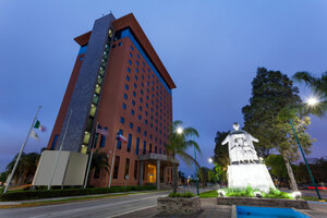 Гостиница Best Western Plus Nuevo Laredo Inn & Suites