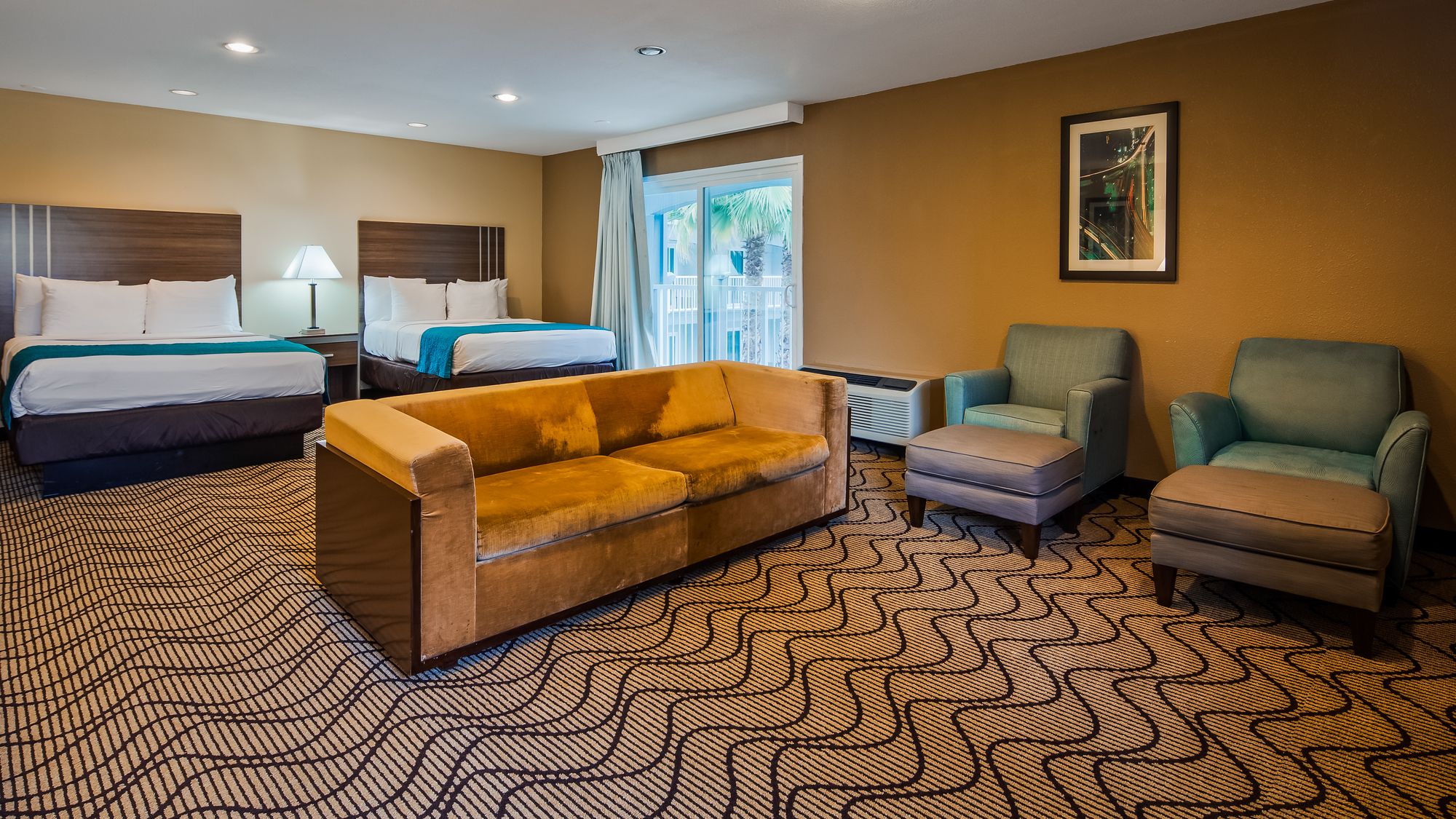 Фото SureStay Plus Hotel by Best Western Sacramento North