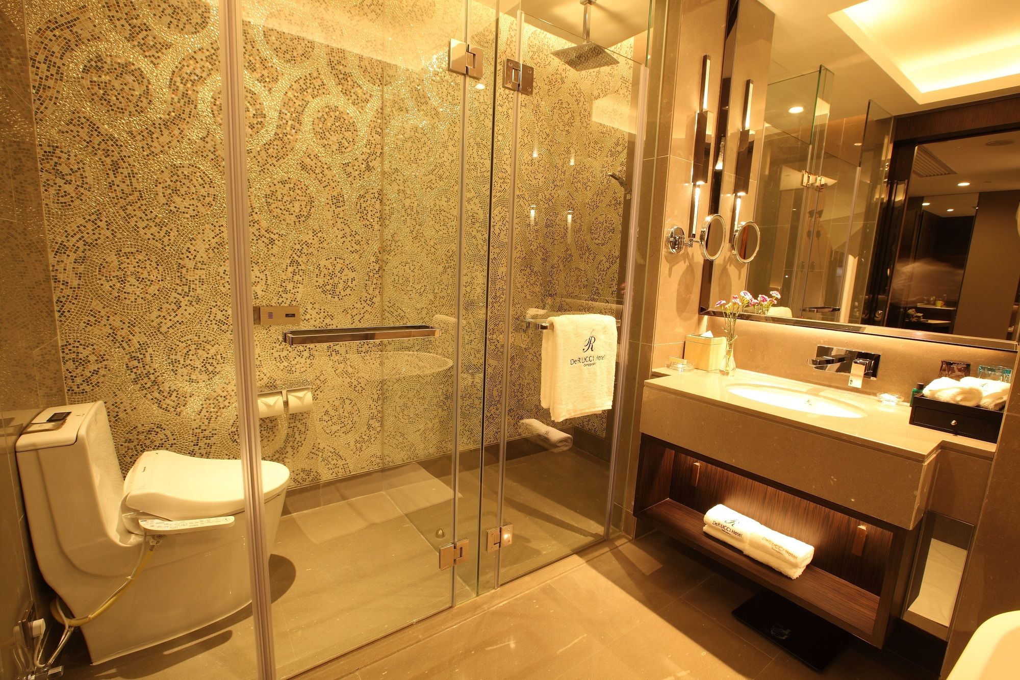 Фото DeRUCCI Hotel