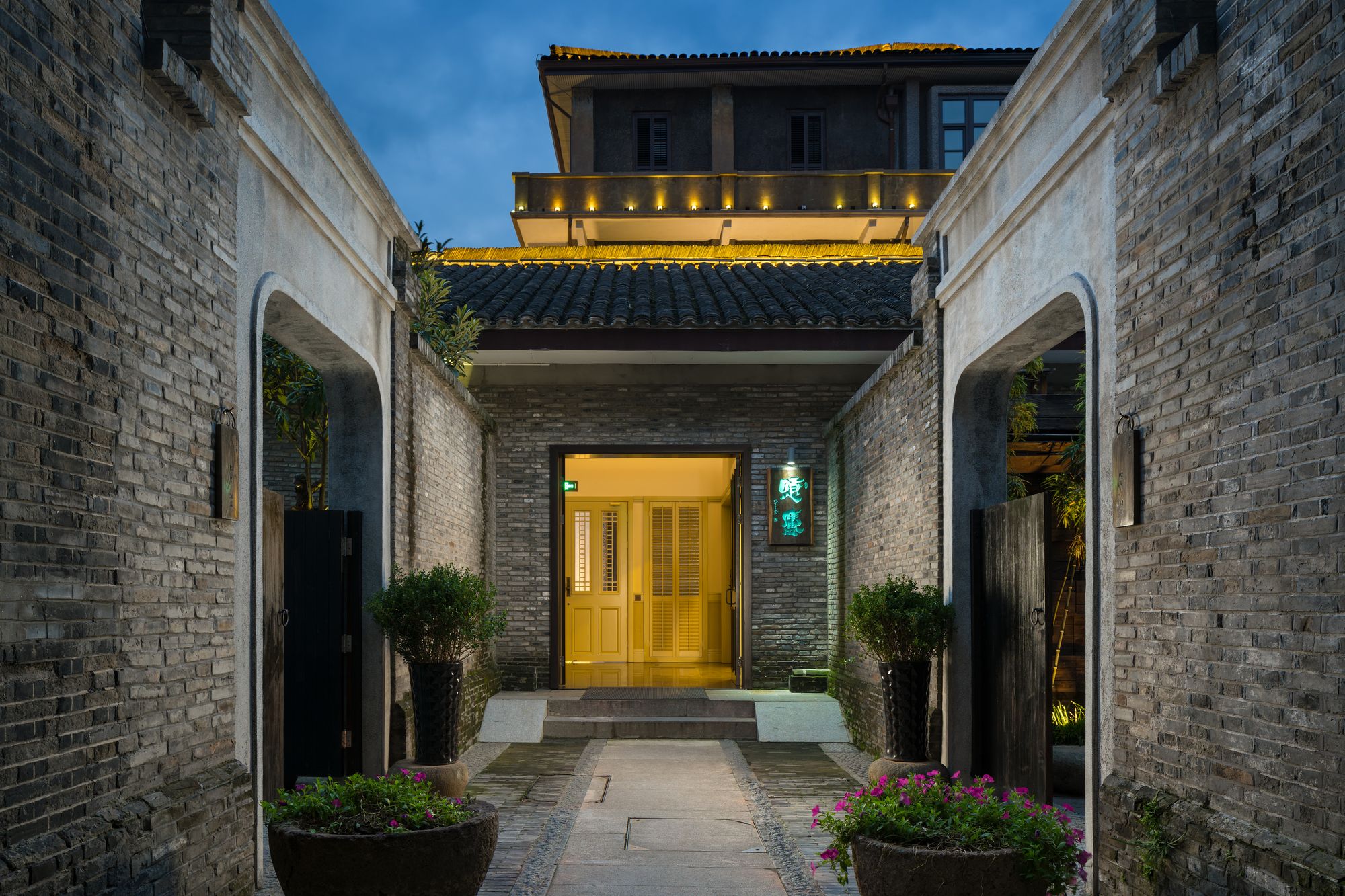 Фото Relais & Chateaux Chaptel Hangzhou Hotel