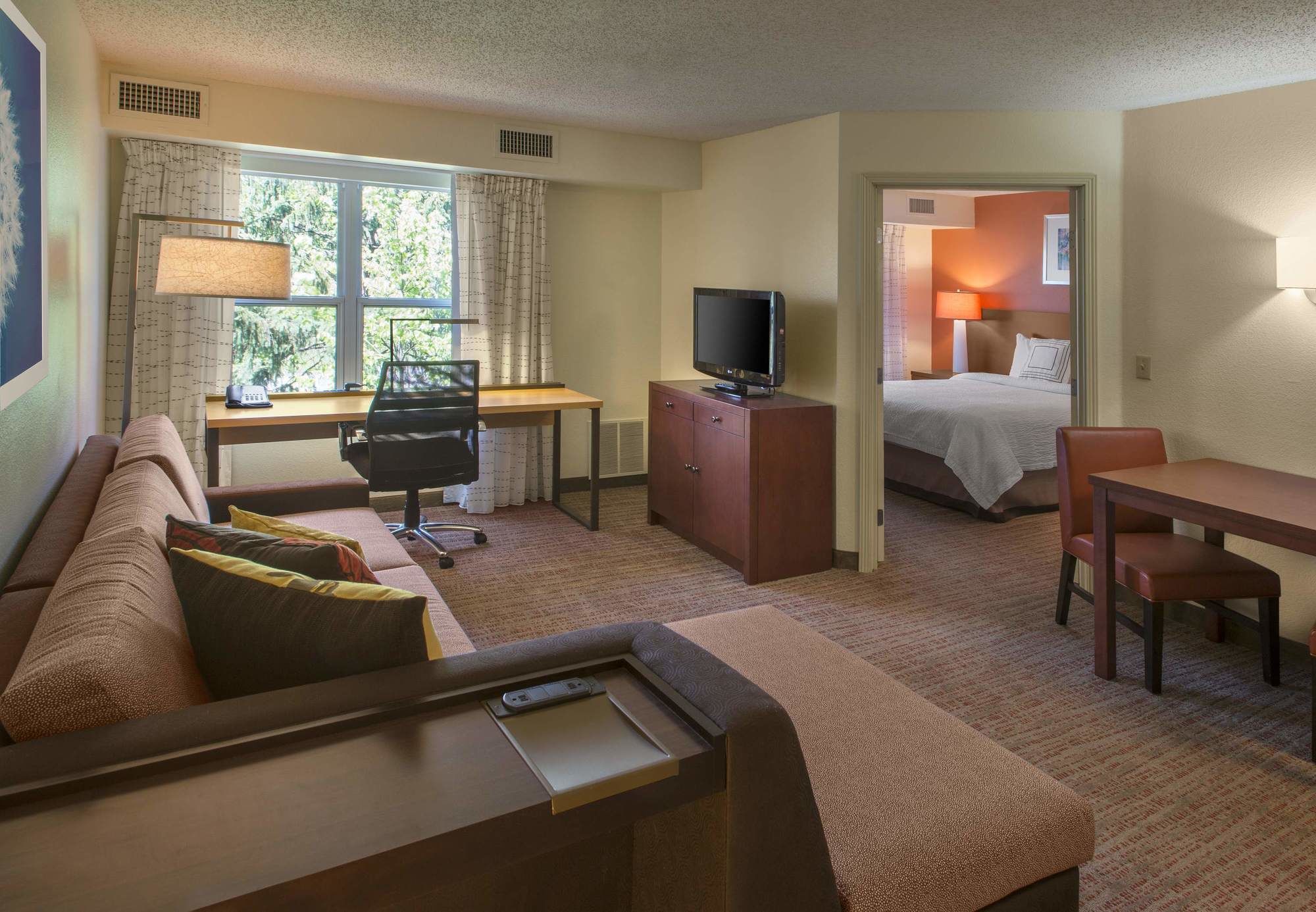 Фото Residence Inn by Marriott Indianapolis Airport