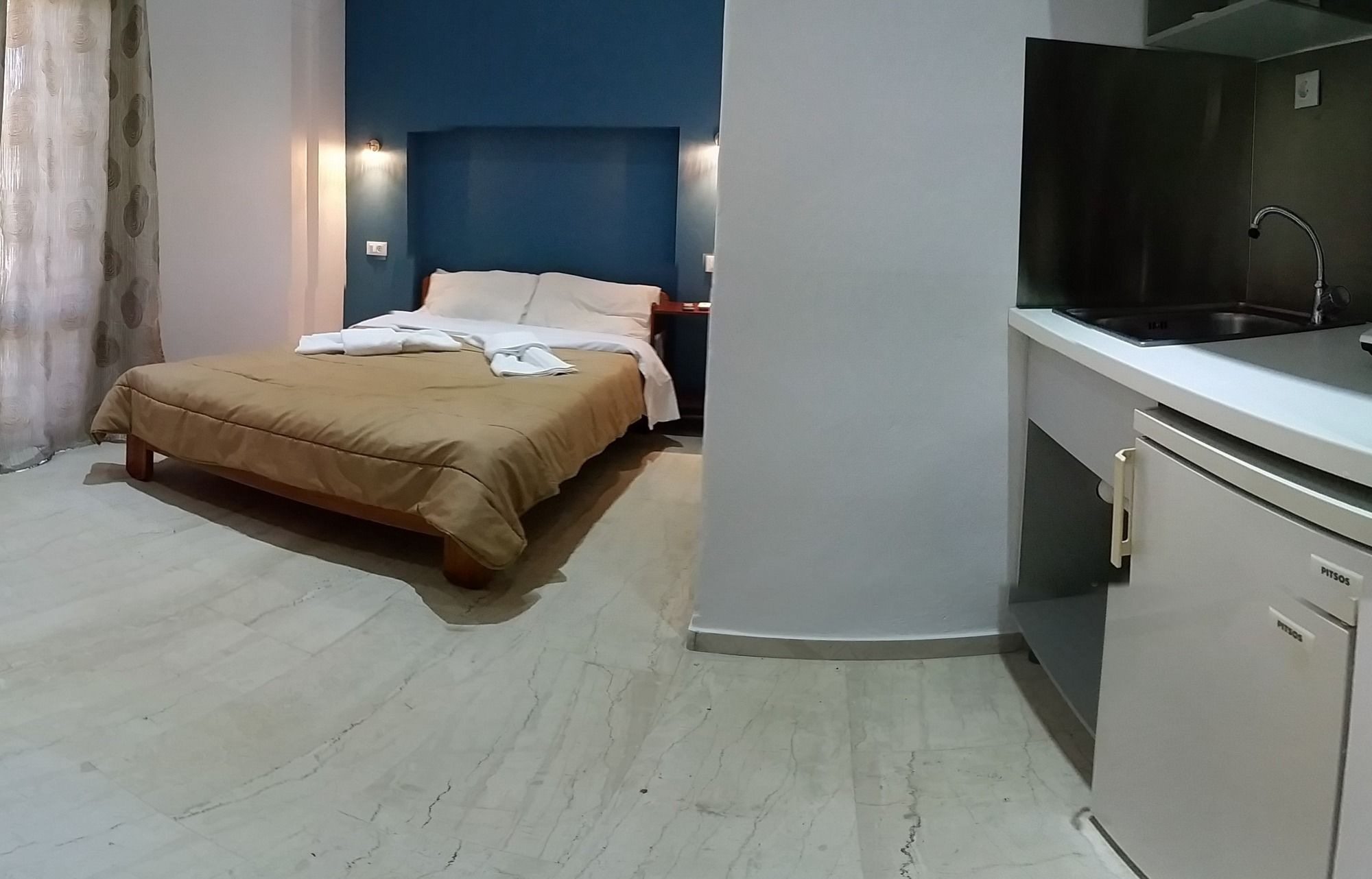 Фото Atlantis Hotel