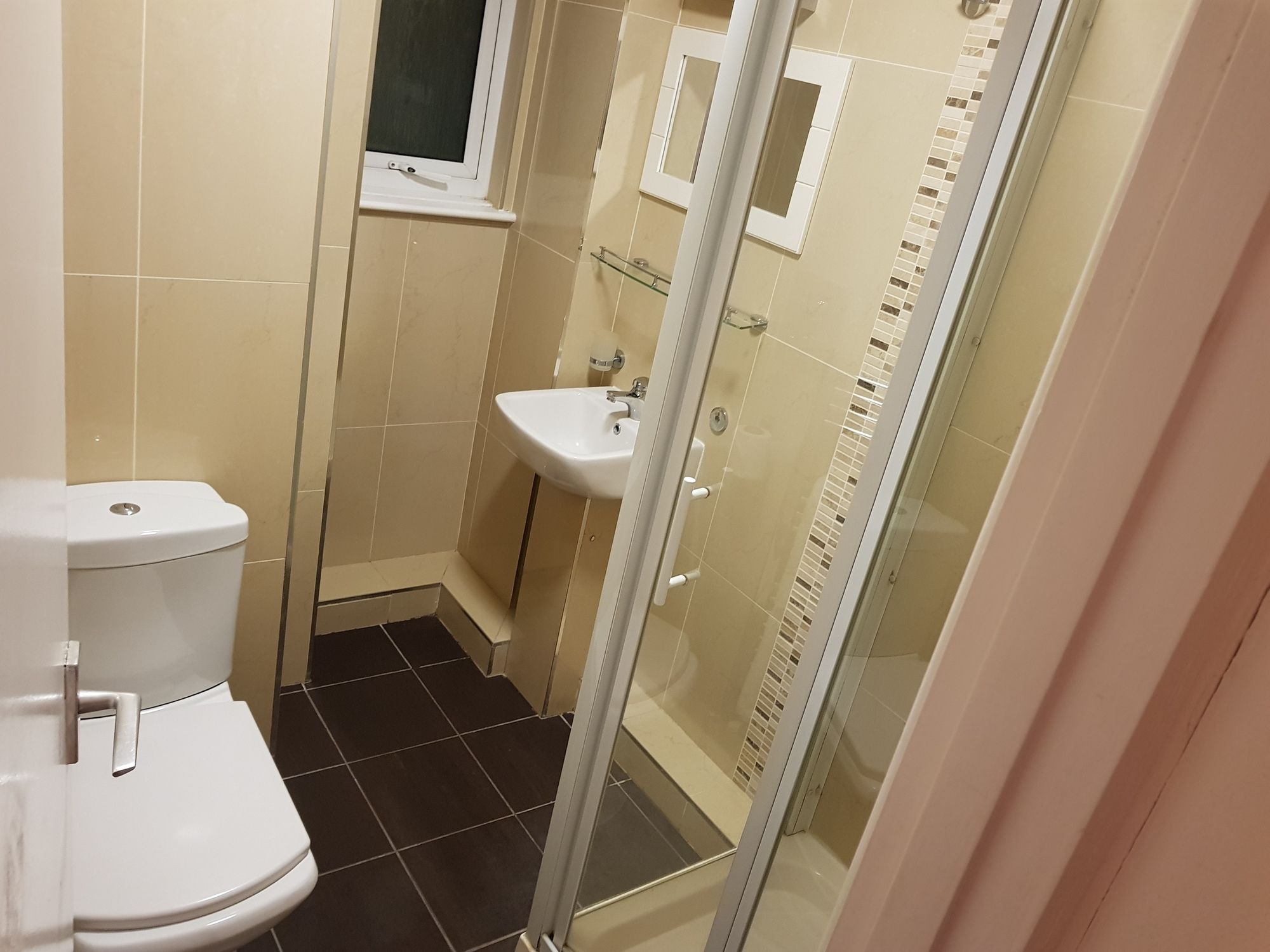 Фото Oyo Kingsley Hotel