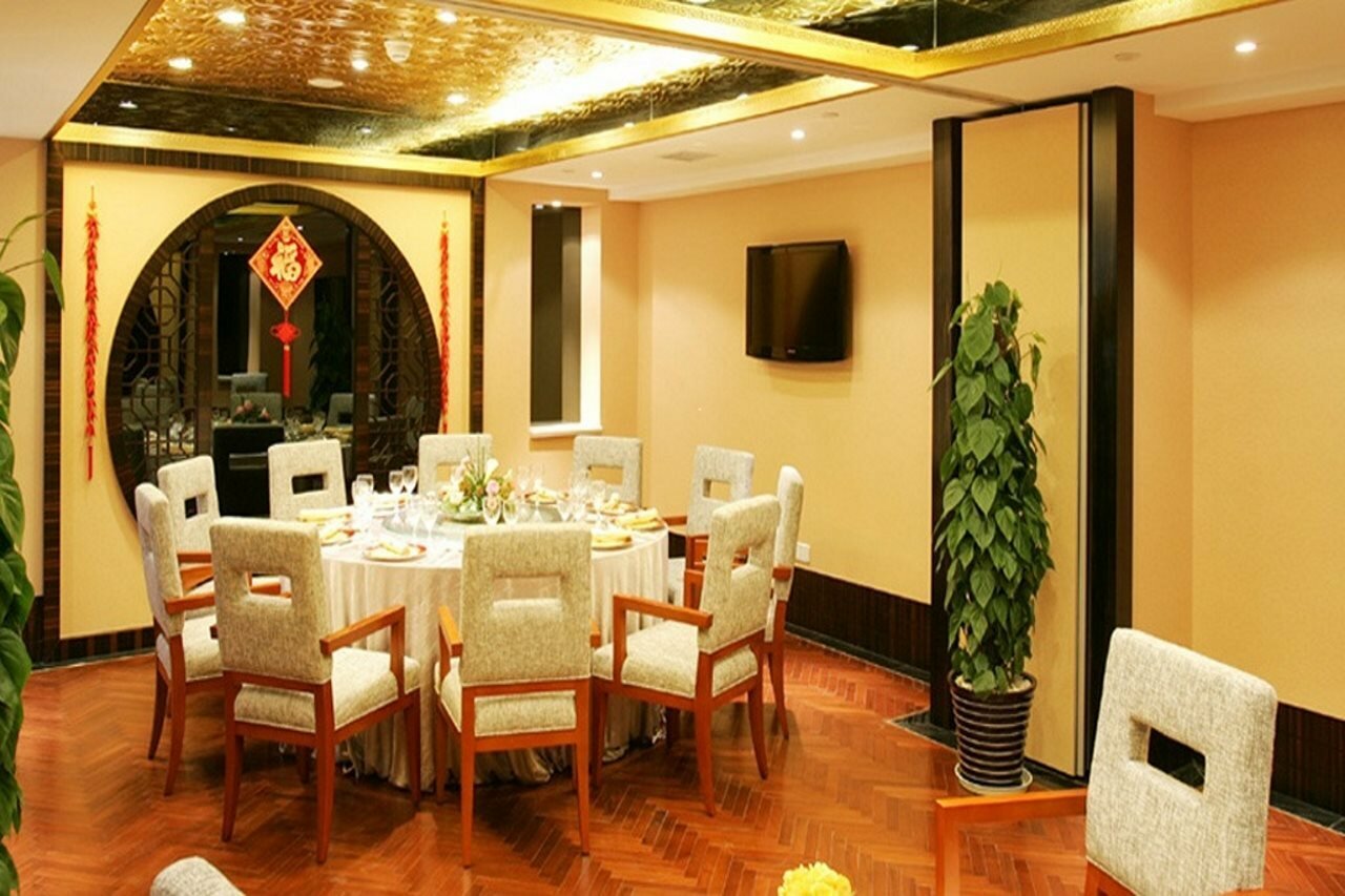 Фото Oriental Riverside Bund View Hotel