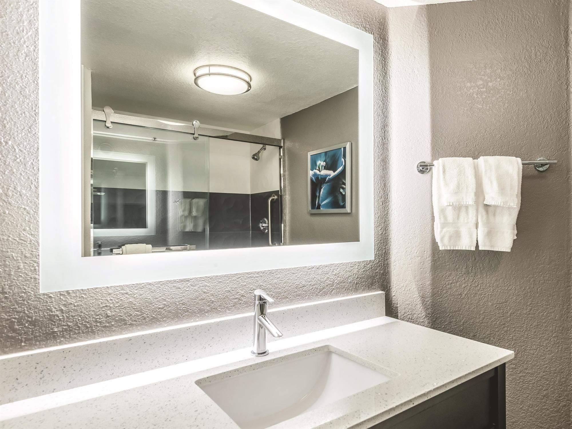 Фото La Quinta Inn & Suites by Wyndham Orlando Lake Mary