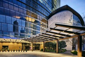 Гостиница J Hotel Shanghai Tower