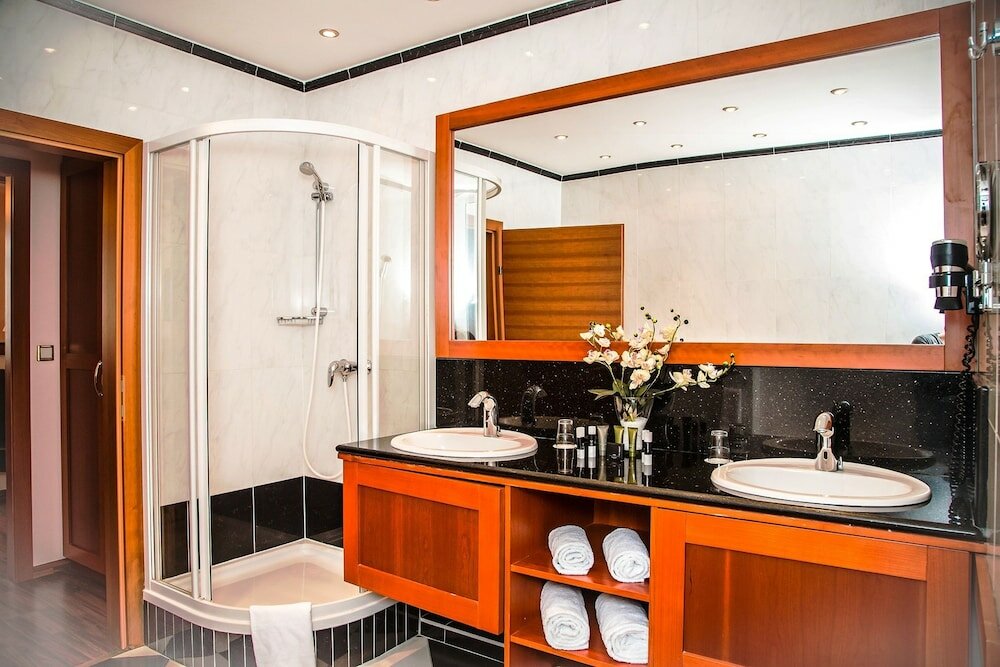 Фото Hotel Corvinus