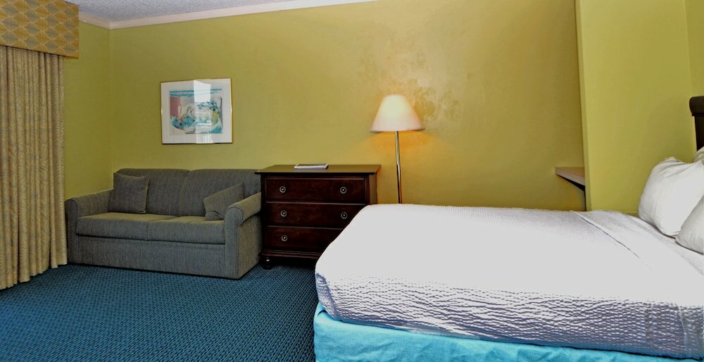 Фото Cayman Suites Hotel