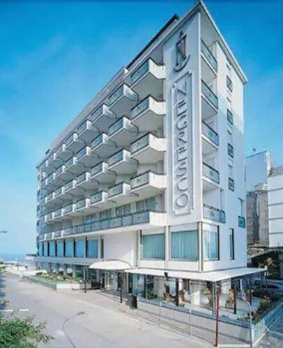 Внешний вид отеля Hotel Negresco в Каттолике, фото 1