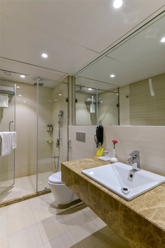 Фото Lemon Tree Premier The Atrium, Ahmedabad