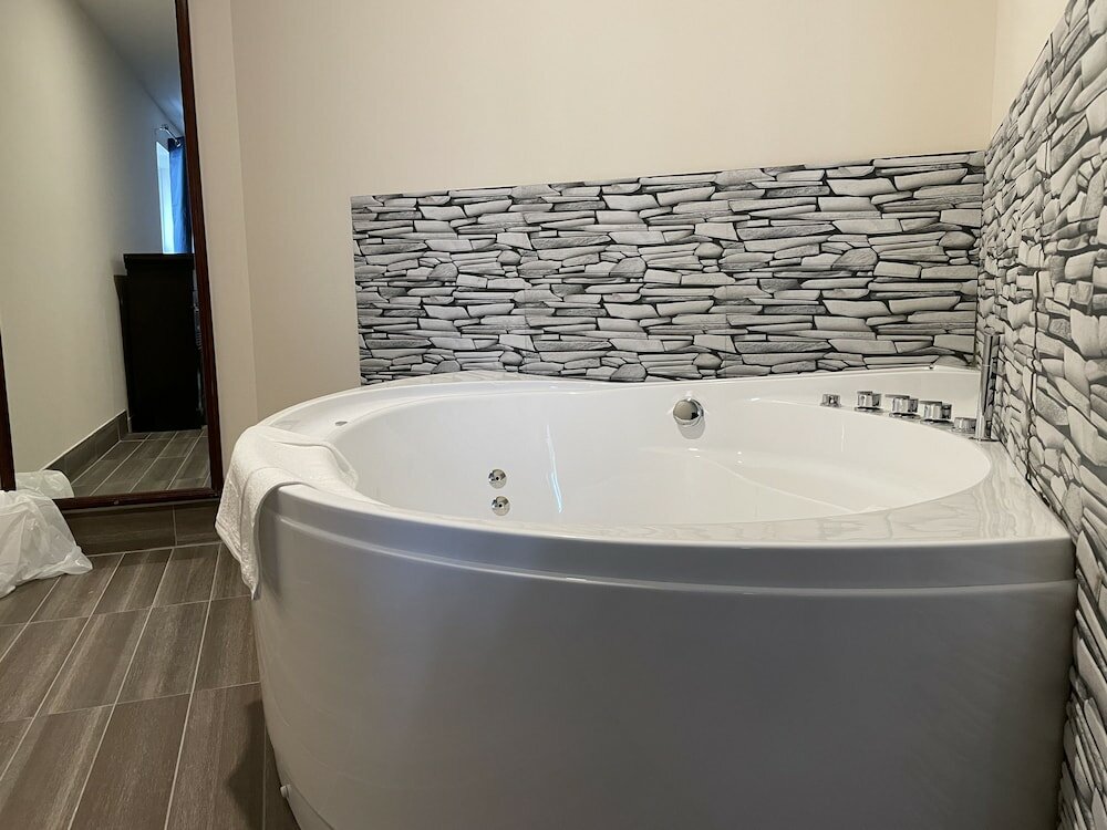 Фото Big Bird Inn Wawa, SureStay Collection by Best Western