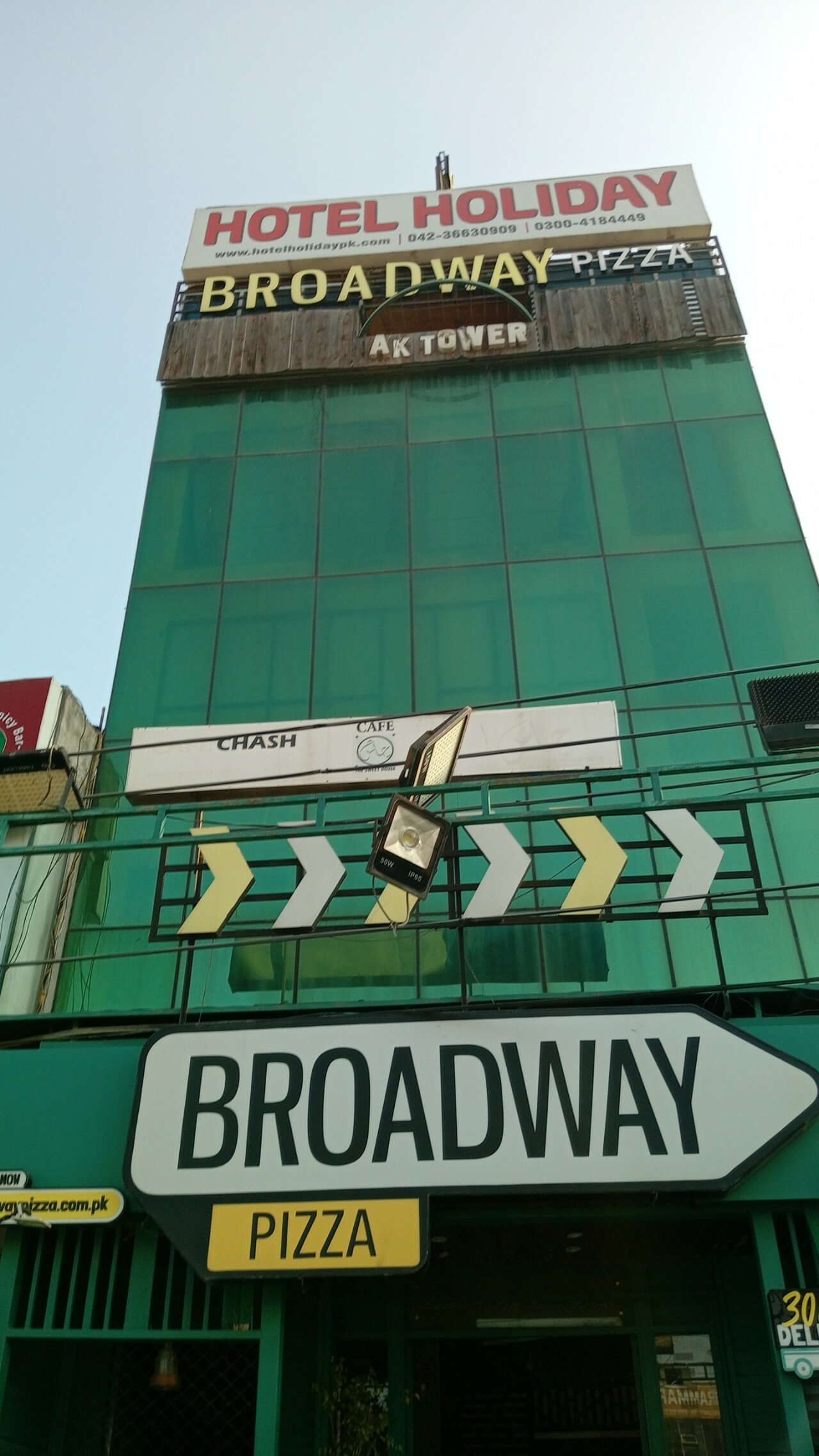 Фото отеля 1