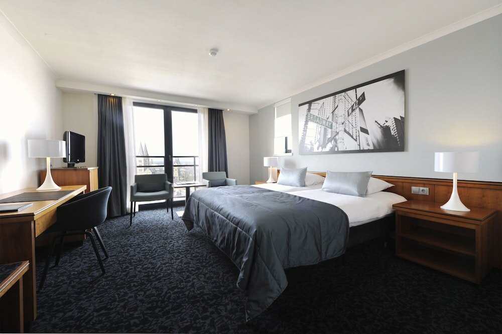 Фото Theaterhotel De Oranjerie