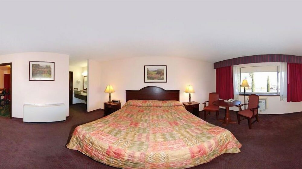 Фото Quality Inn & Suites Cameron Park Shingle Springs