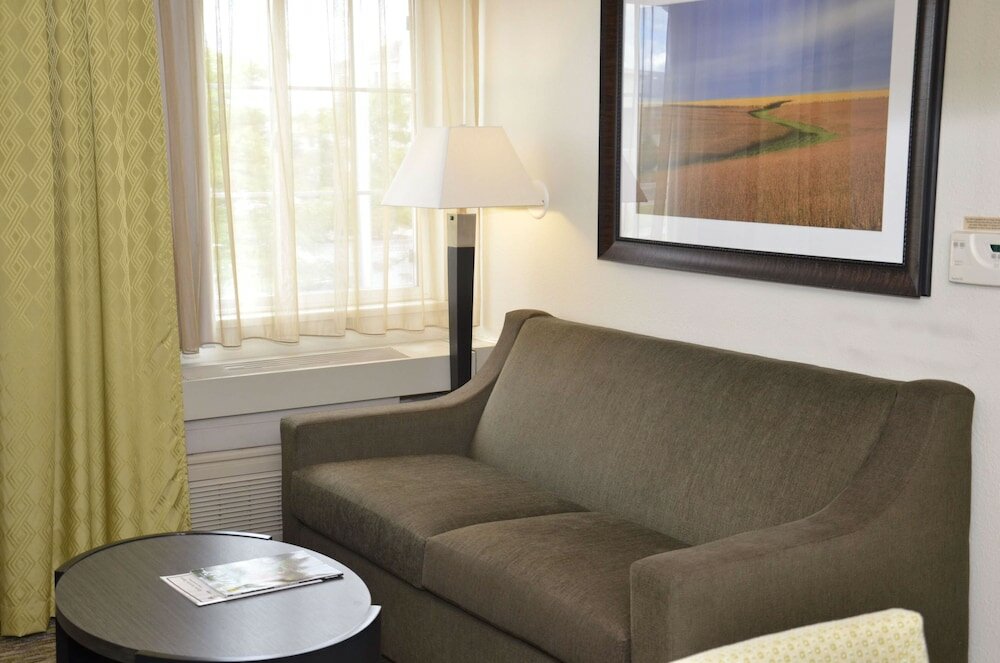 Фото Sonesta Simply Suites Detroit Warren