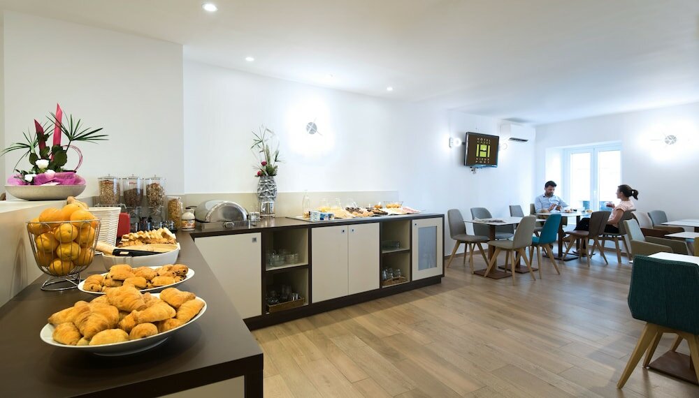 Фото Carre Vieux Port