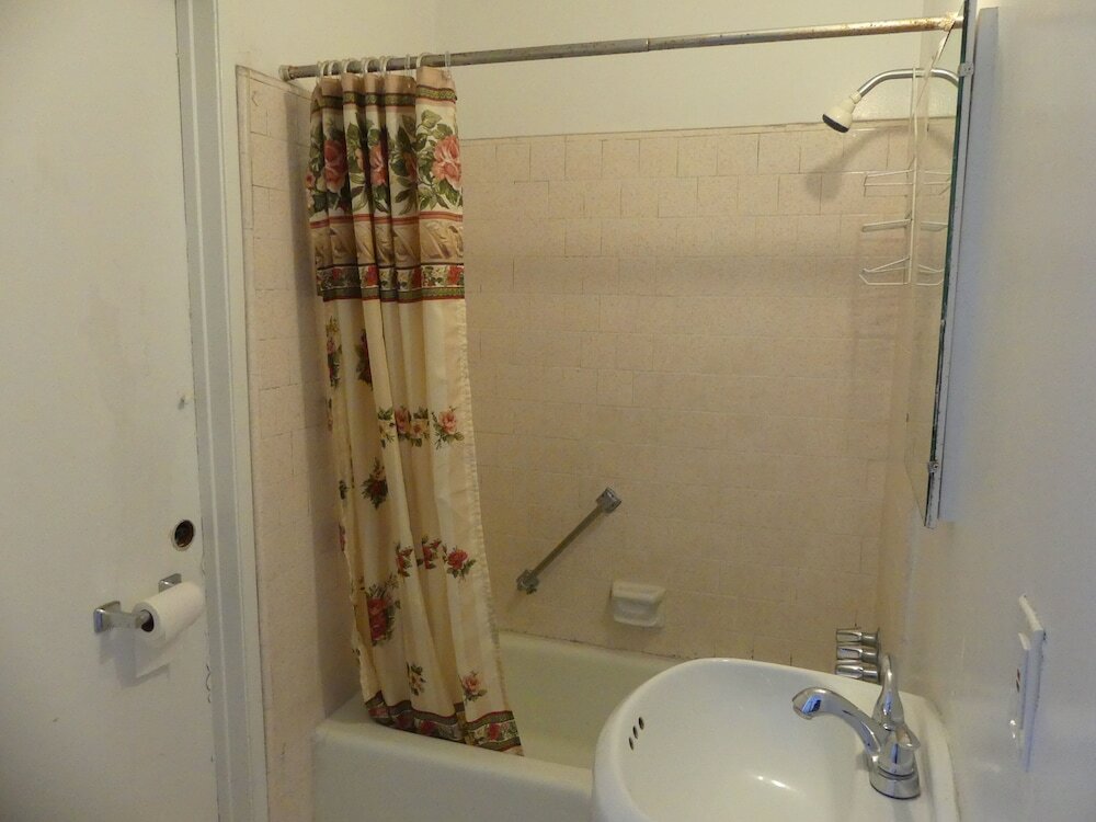 Фото Wilshire Orange Hotel