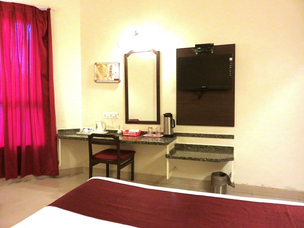 Фото Hotel Ashish Plaza