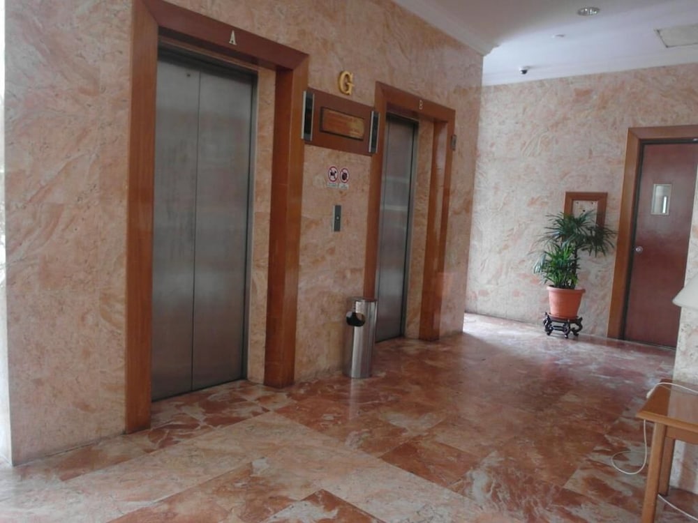 Фото Somerset Hotel