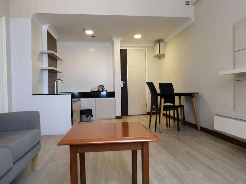 Фото Somerset Hotel