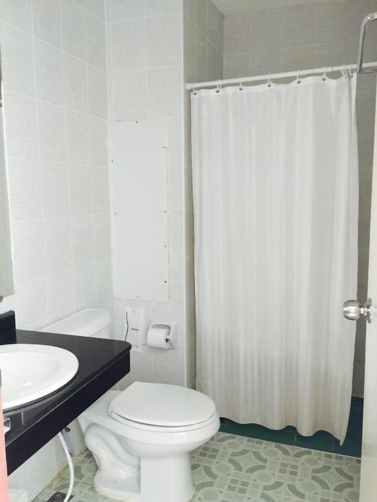 Фото Prachuap Beach Hotel