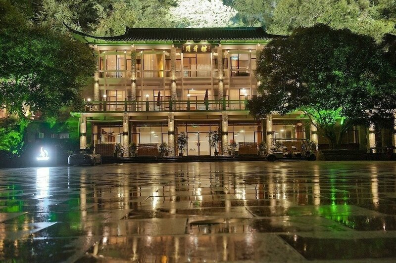 Гостиница Guilin Crystal Crescent Moon Hotel в Гуйлине