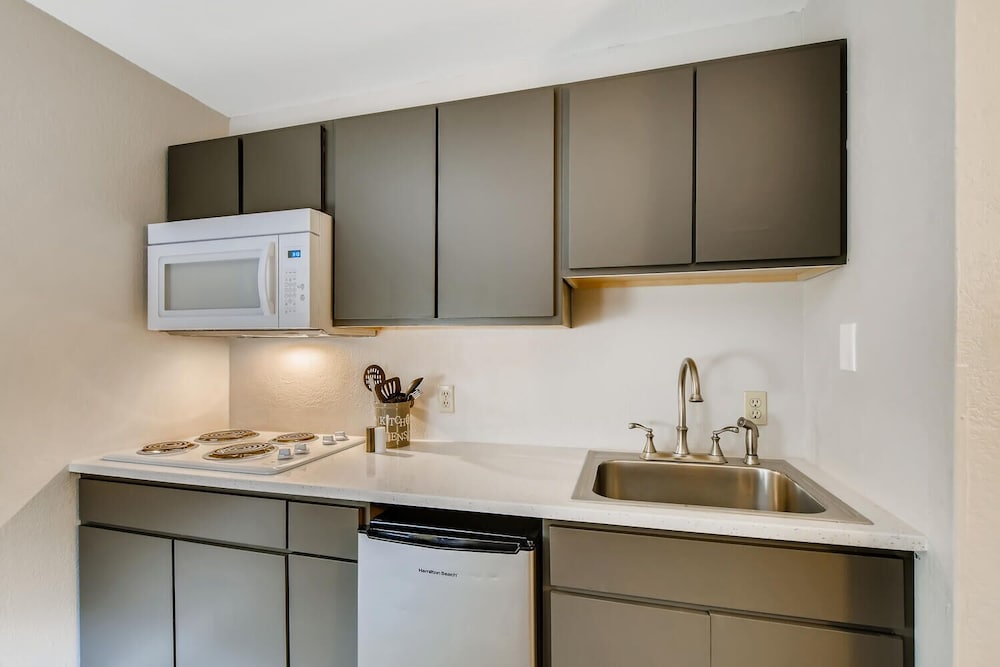 Фото Orangewood Inn & Suites Midtown