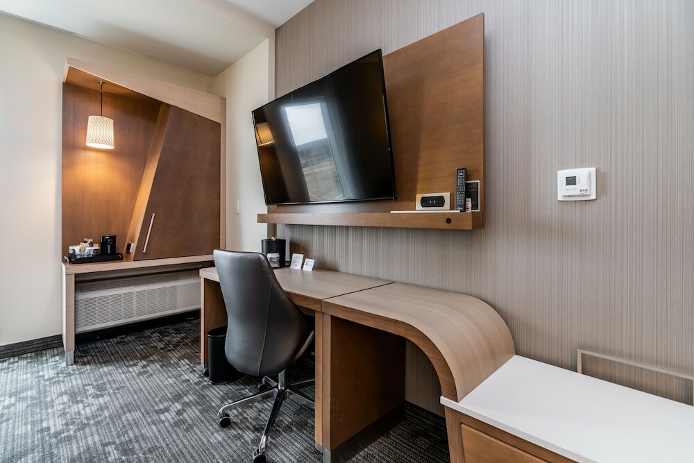 Фото Courtyard by Marriott Burlington