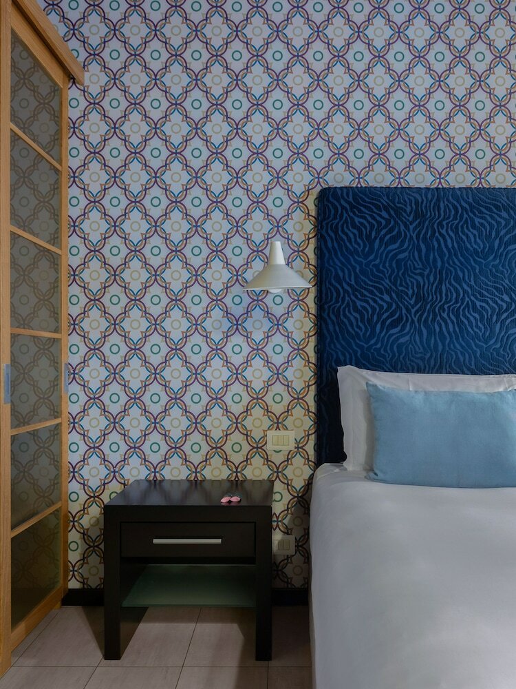 Фото The Telegraph Suites